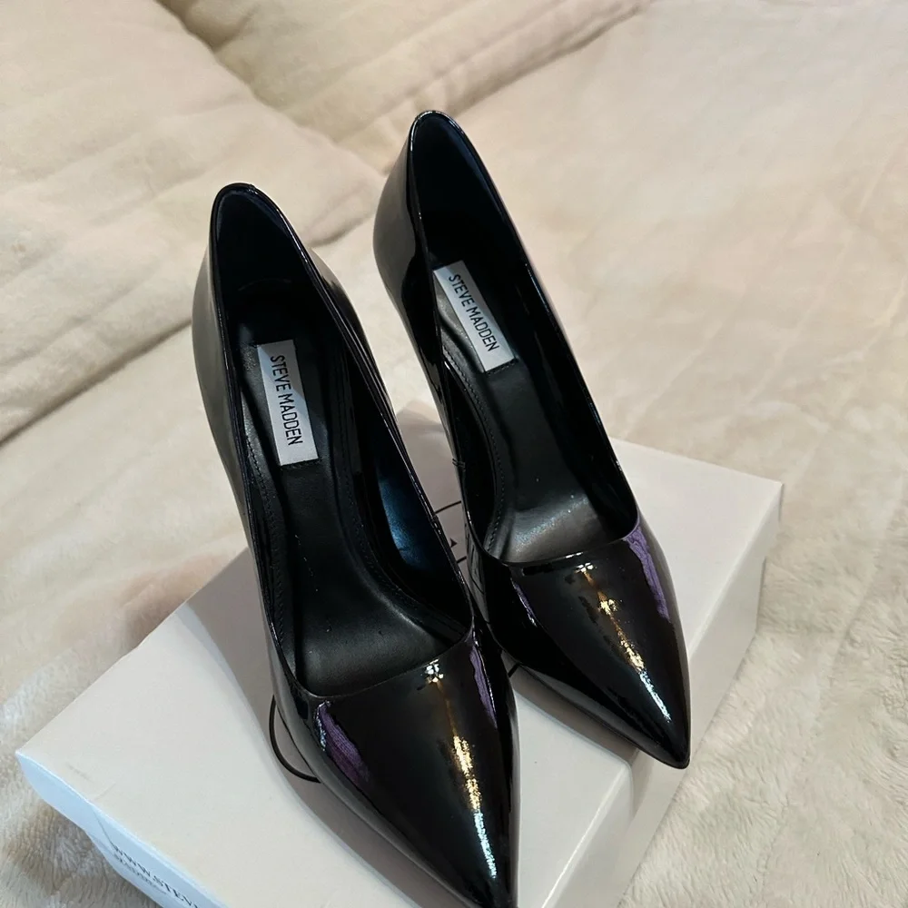Steve Madden Black Patent Pointed Stiletto Pumps - Picture 2 of 4